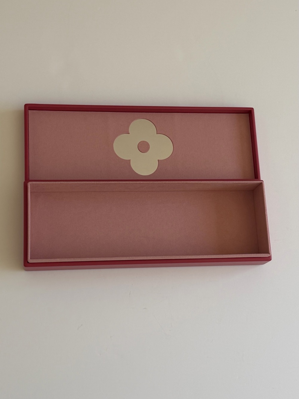 Louis Vuitton Beauté Red Rectangular Accessory Box - Picture 3 of 4